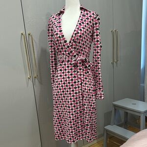 Diane Von Furstenberg (DVF) Stylish Pink and Black Wrap Dress - Size 2